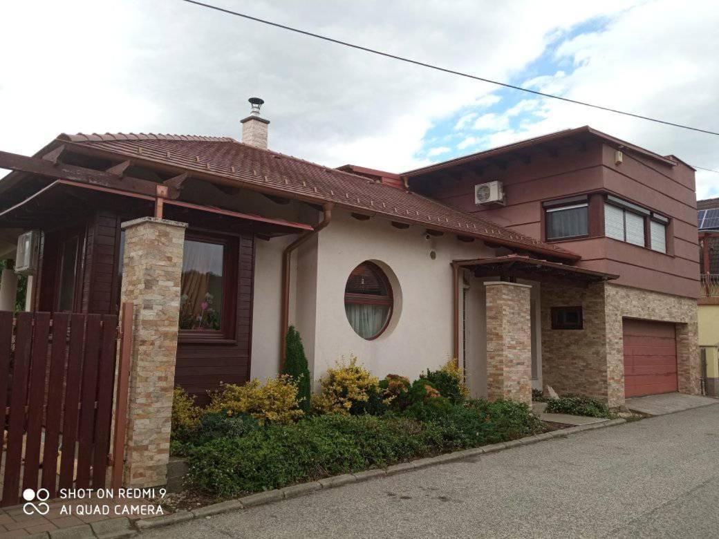 Besenyei Apartman Sárvár Εξωτερικό φωτογραφία