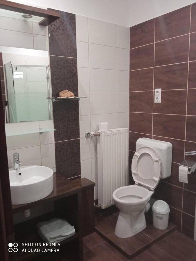 Besenyei Apartman Sárvár Εξωτερικό φωτογραφία