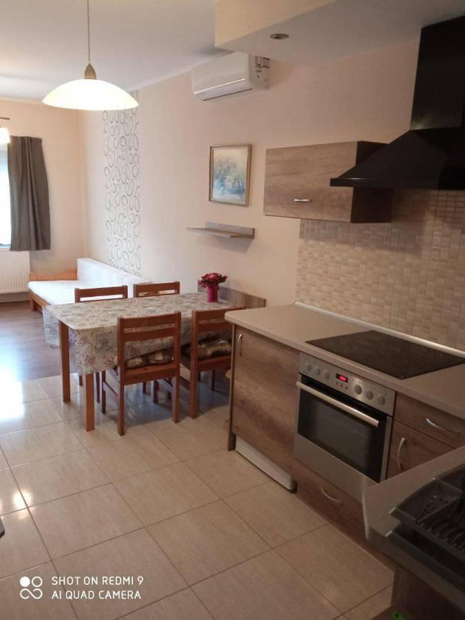 Besenyei Apartman Sárvár Εξωτερικό φωτογραφία