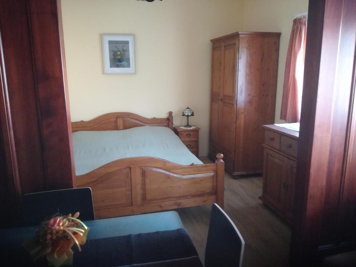 Besenyei Apartman Sárvár Εξωτερικό φωτογραφία